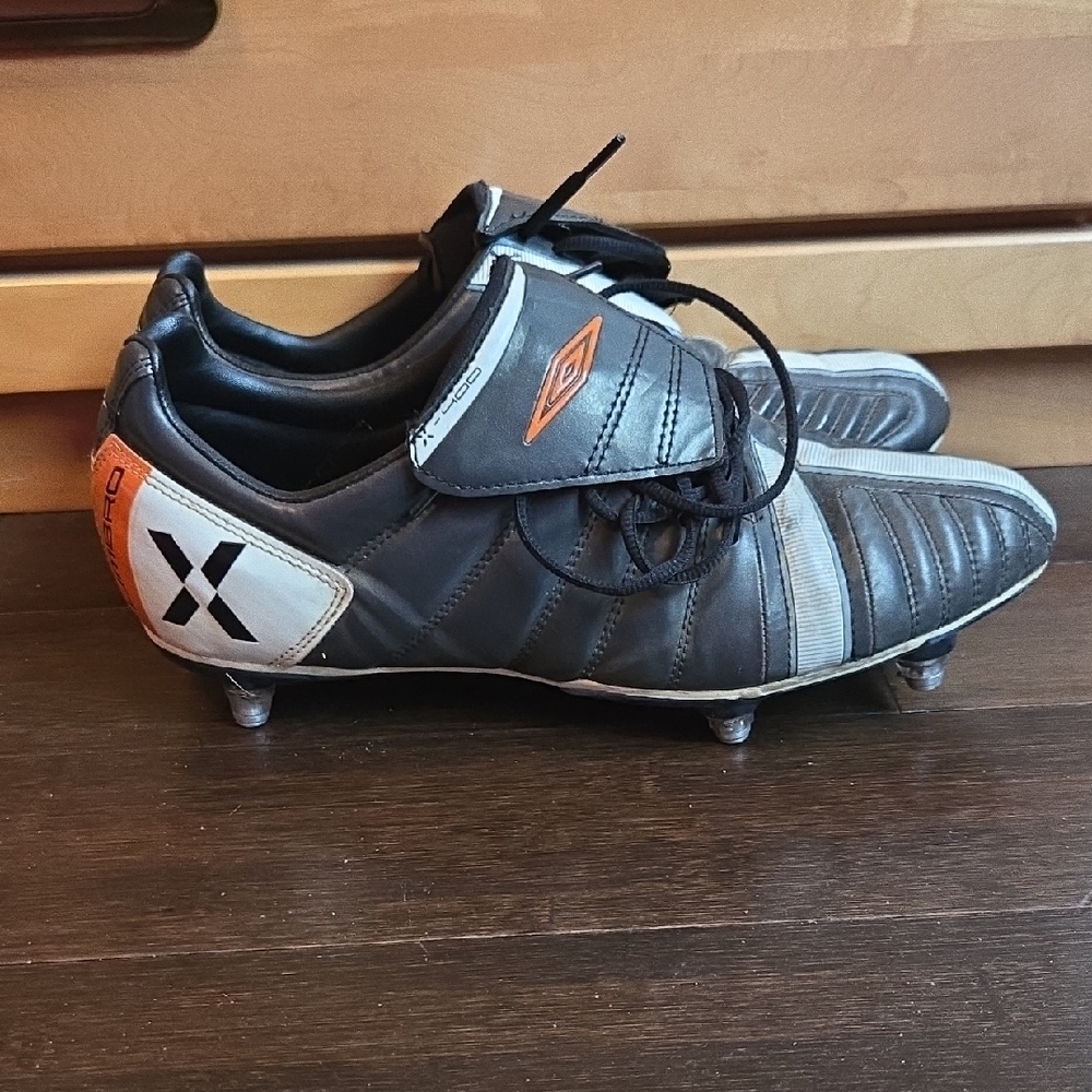 Umbro X400 Soccer Cleats